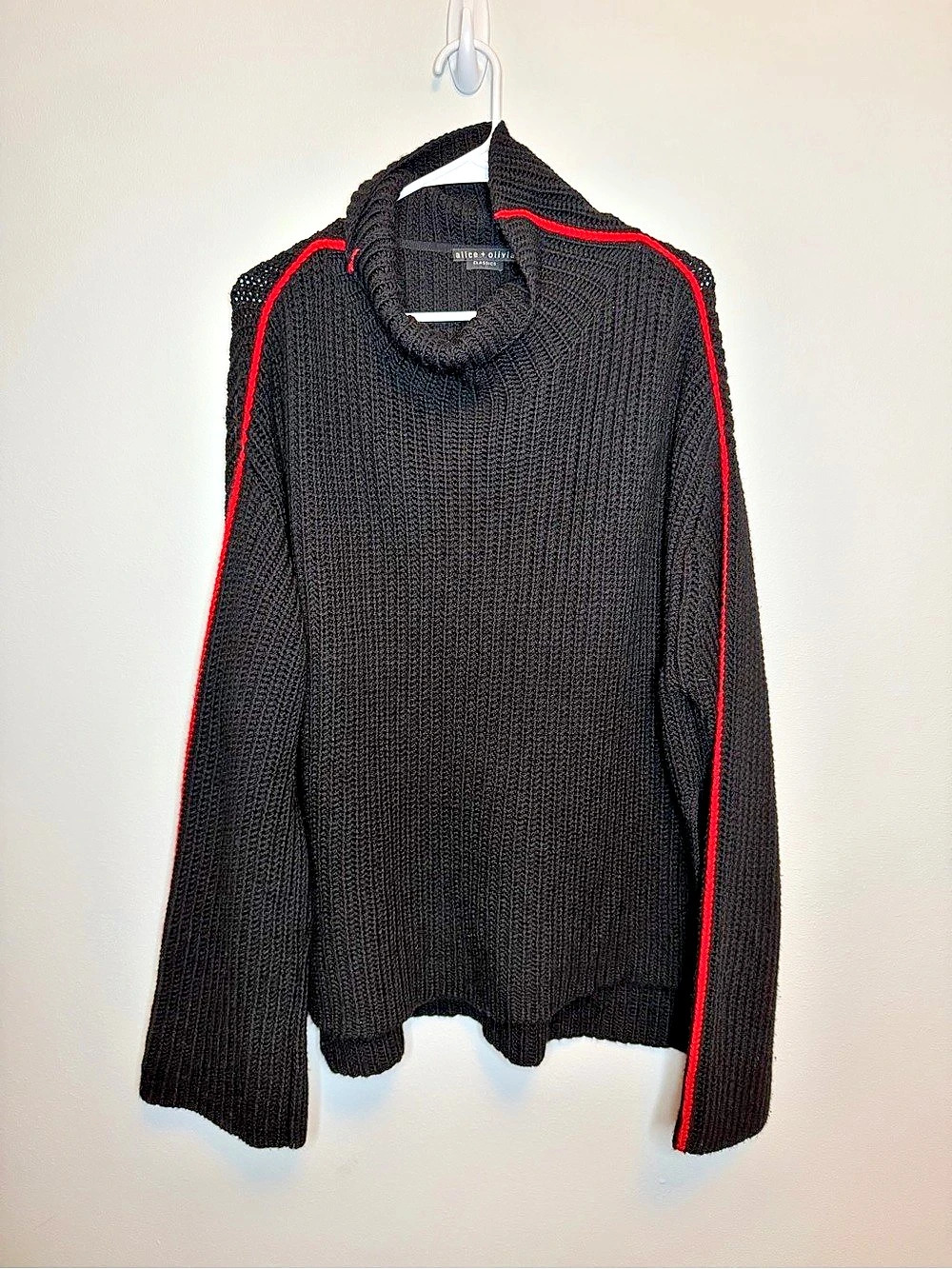alice + olivia Black Red Cowl Neck Sweater Size Large Like New